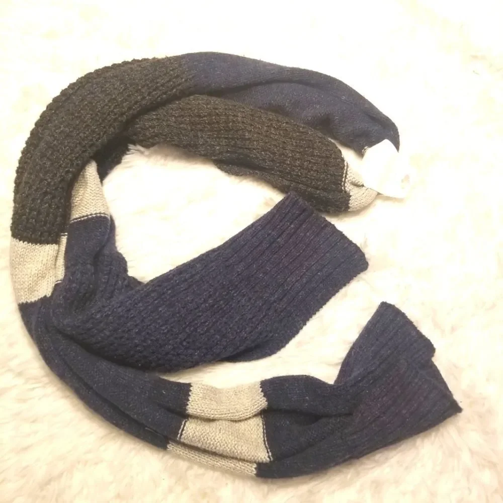 GAP knit scarf